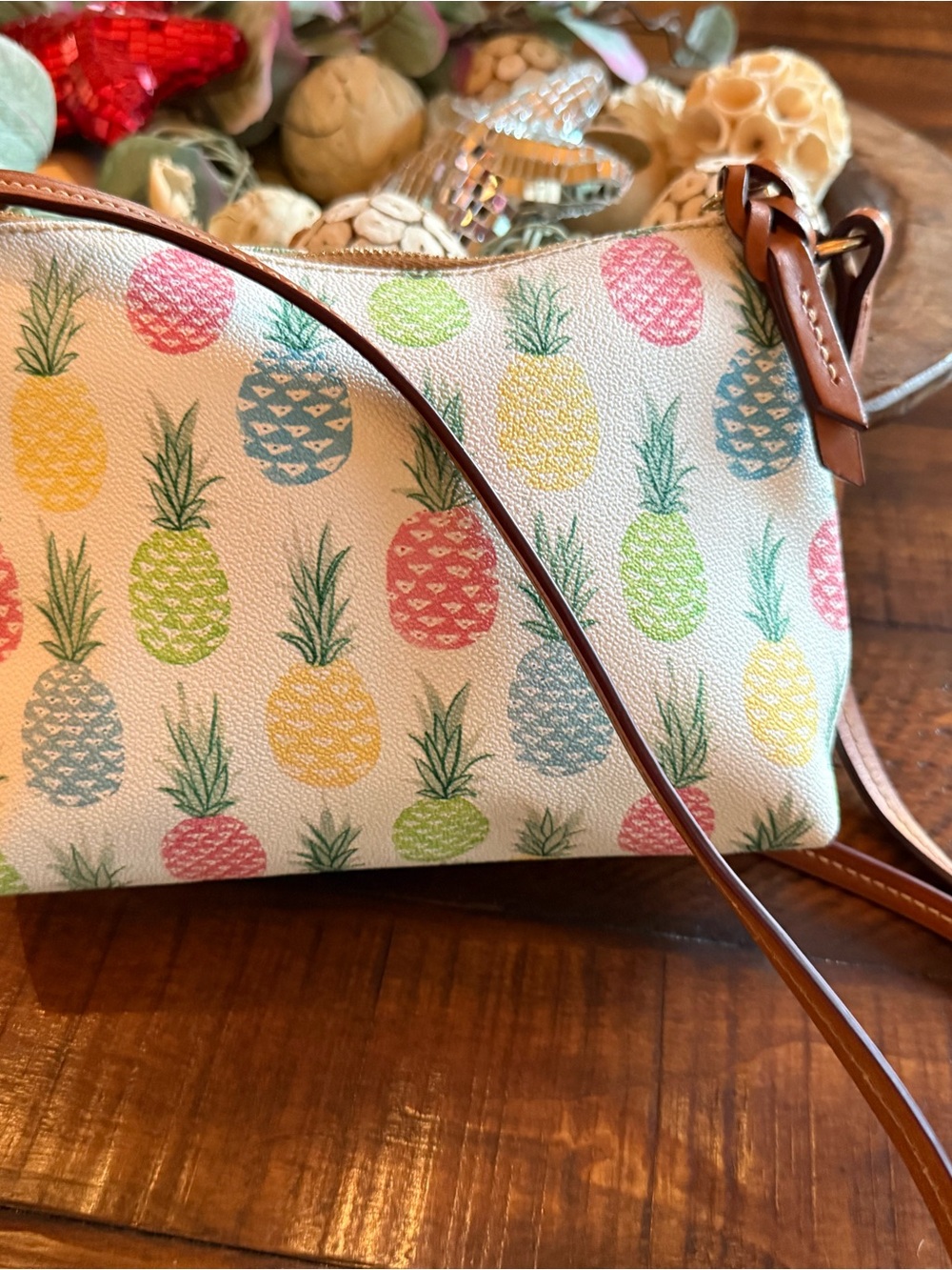 Dooney & Bourke Pineapple Print "Tiki" crossbody bag-New in packaging! - Picture 3 of 7